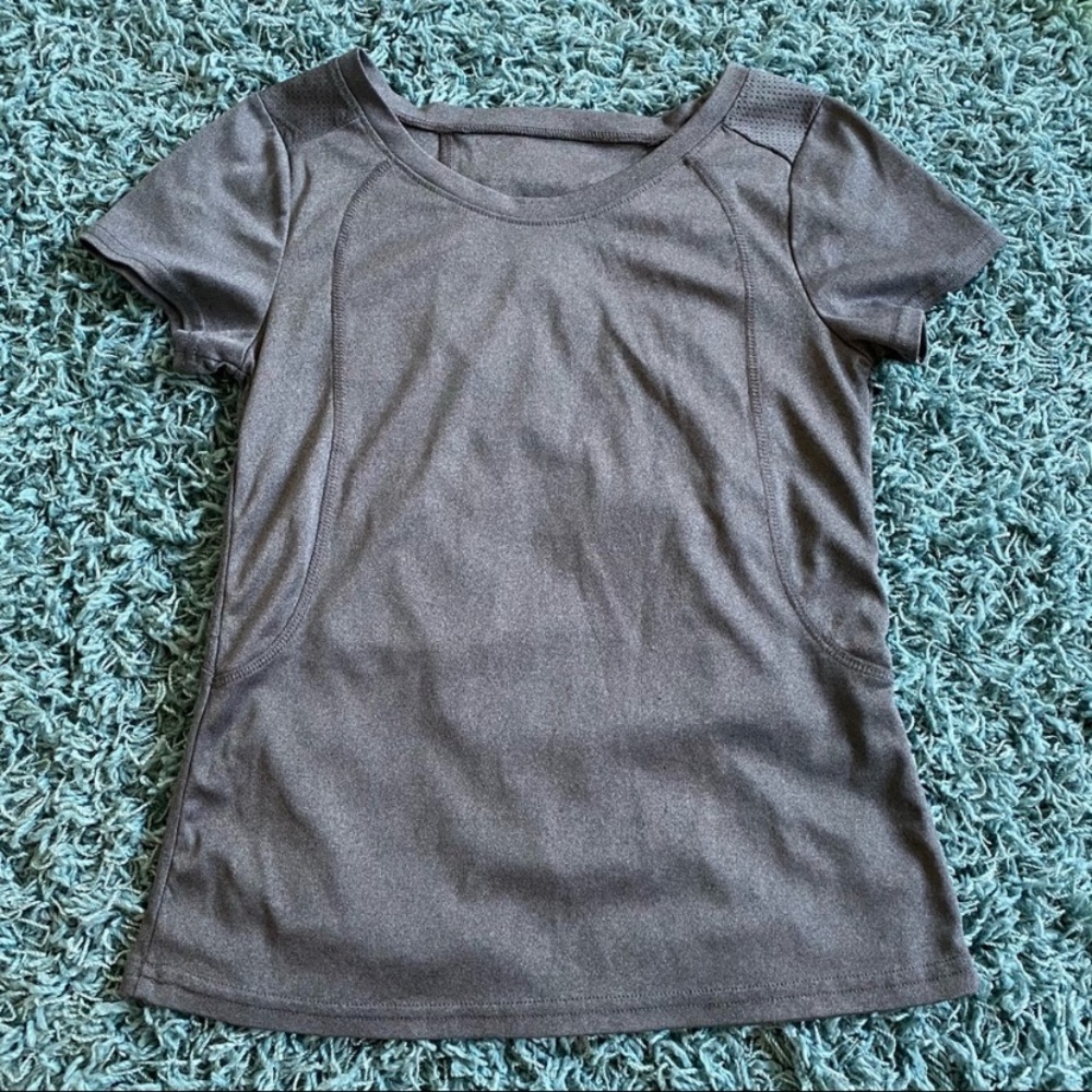 Girls Danskin Dri-more Breathable T-shirt. Gray Size M
